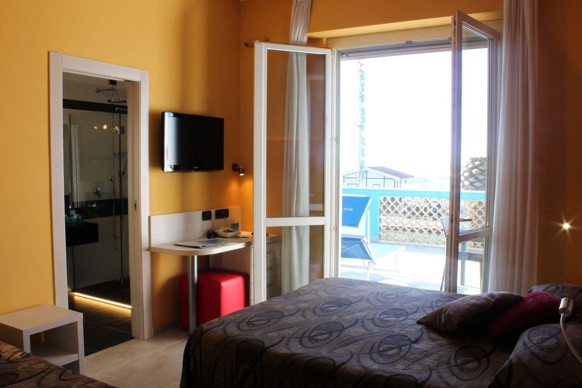 Hotel Eco Del Mare Marina di Massa Exterior photo